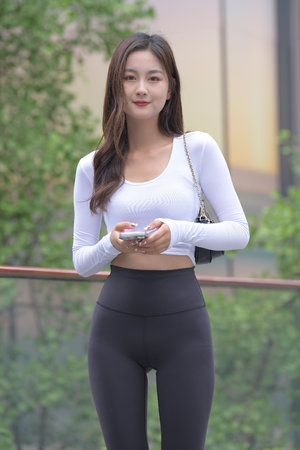 极品黑丝高跟年轻豪门女家教